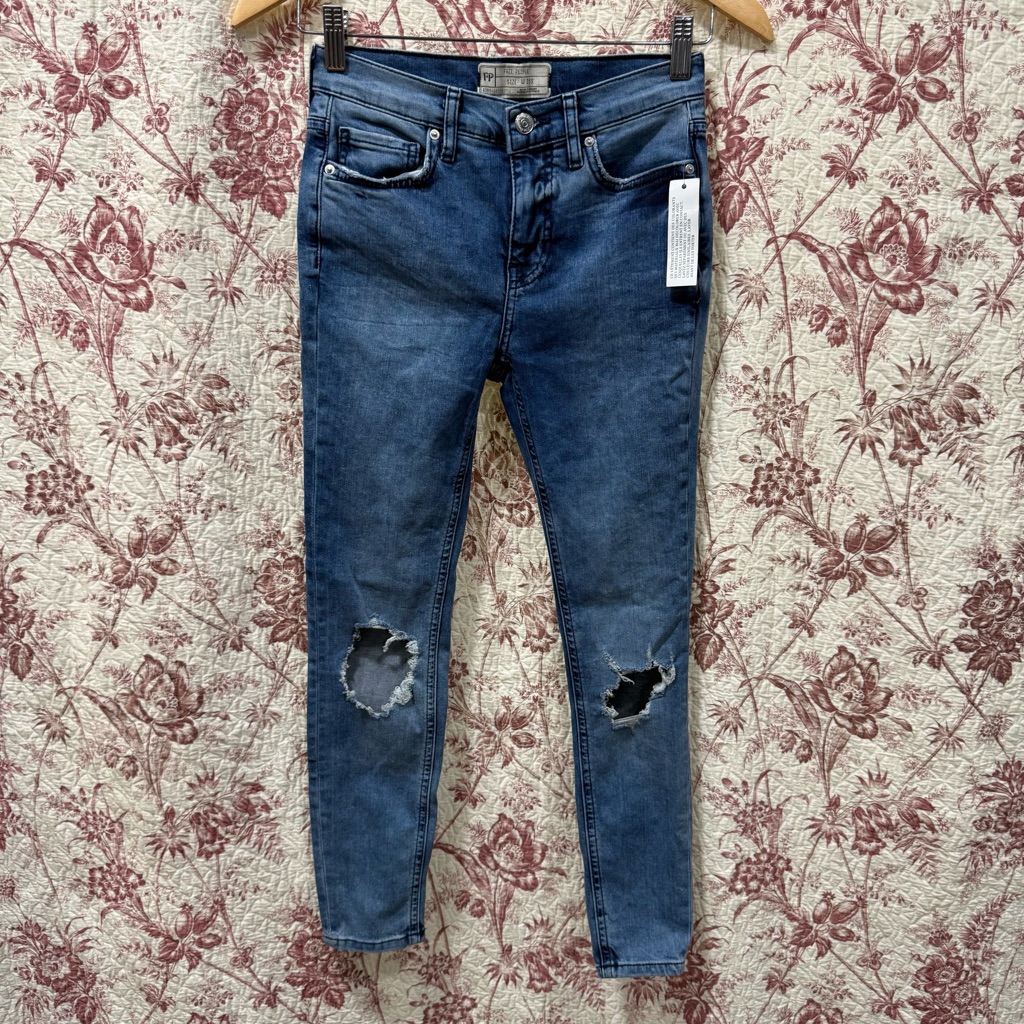 Free People Distressed Skinny Jeans Light Wash Size 25s